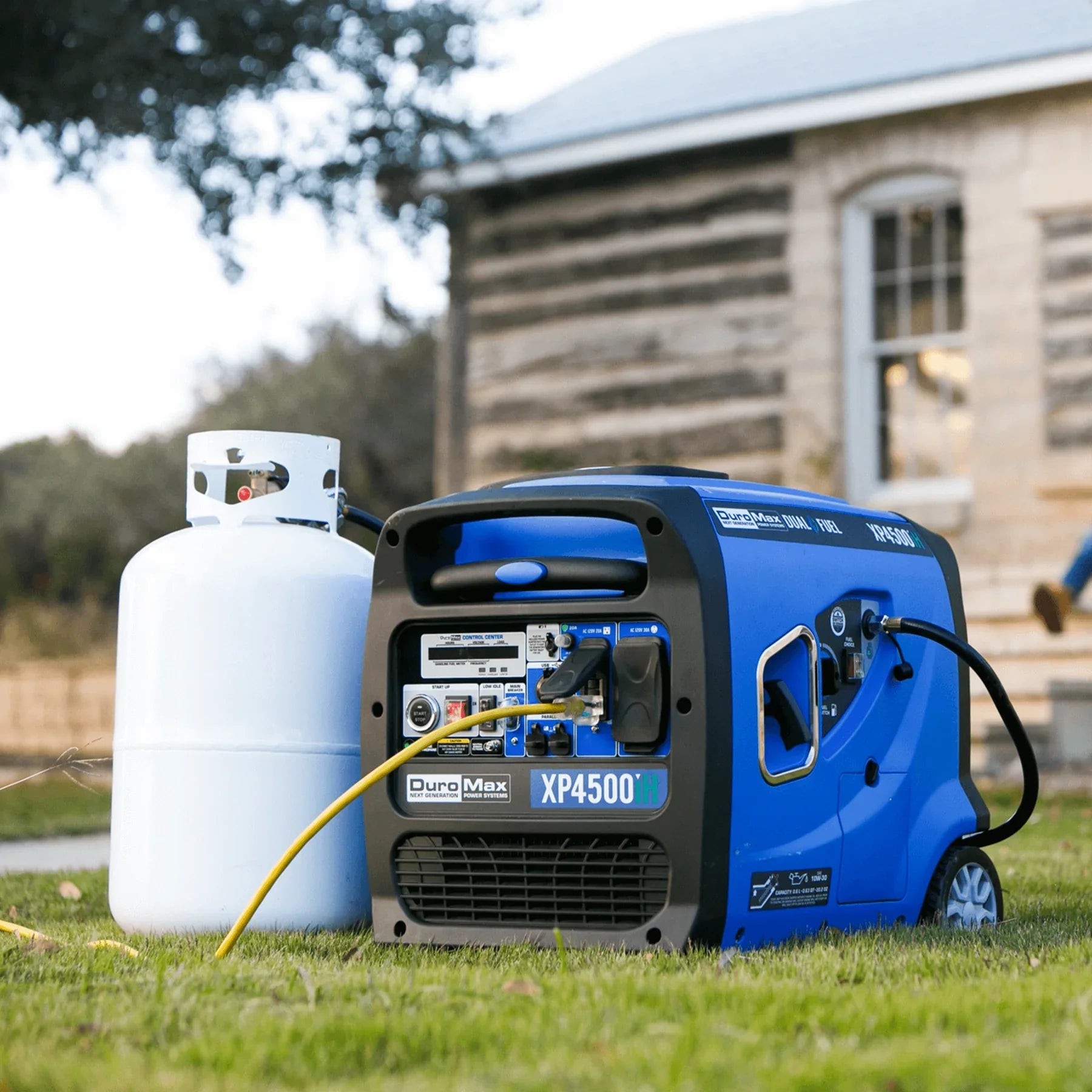 DuroMax 4,500 Watt Dual Fuel Portable Digital Inverter Generator